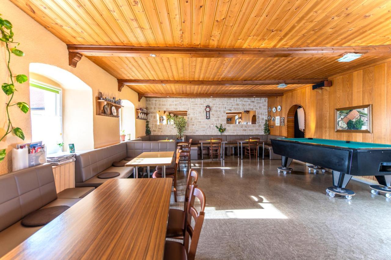 Gasthof Zum Burgkrug Leuchtenberg Eksteriør billede